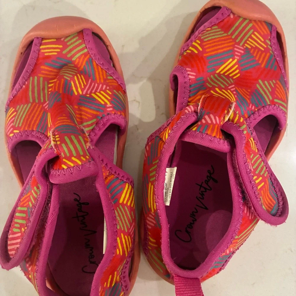 Crown Vintage Lil Splash water shoes